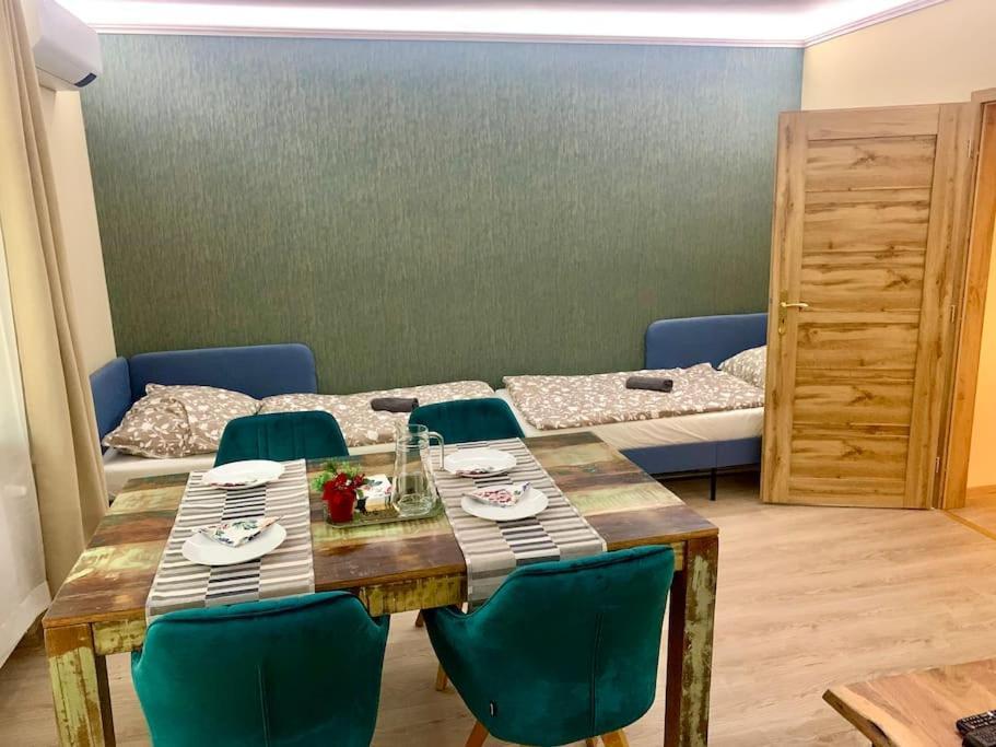 Brand New, Design Apartment Jojo, Oldtown, Balcony Bratislava Esterno foto